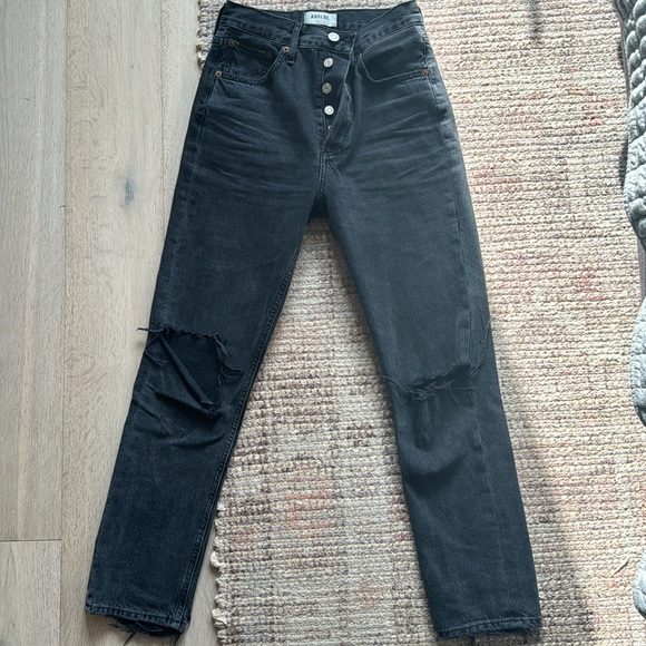 RILEY' DISTRESSED KNEE FRAY EDGE CROP DENIM JEANS IN BLACK
Size 24 - Picture 2 of 3